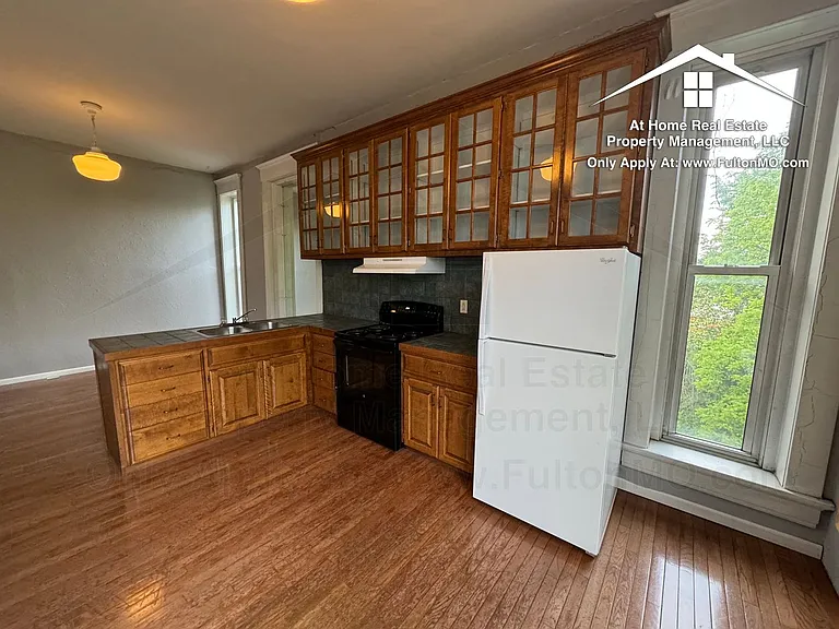 808 Center St #201 — Photo 8
