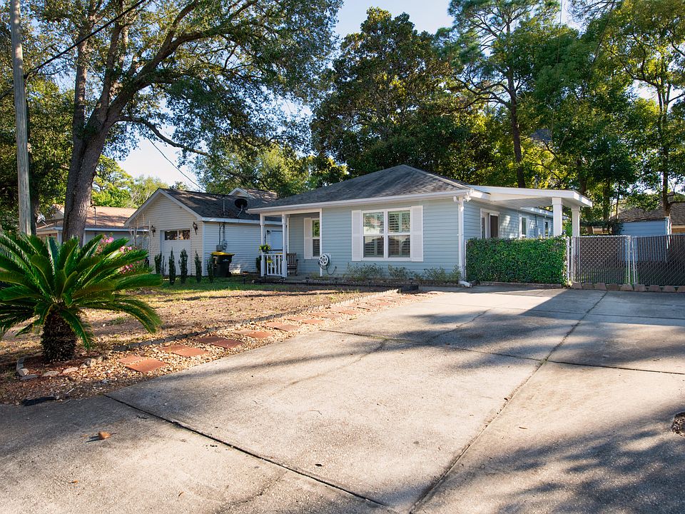 1st image of 51 Park Cir SE