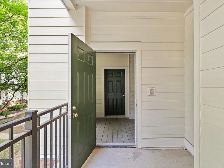 1324 Garden Wall Cir #305 — Photo 27