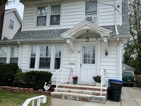 Front View 3 with look of the drive way.