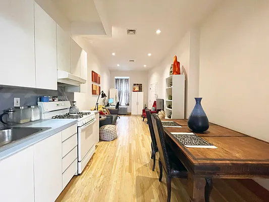 Rented by Bohemia Realty Group | media 7