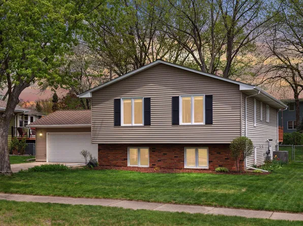 2721 Chisholm Ave, North Saint Paul, MN 55109