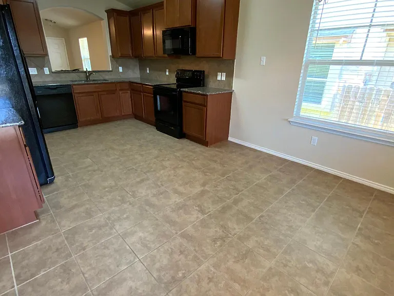 5911 Hopkins Dr — Photo 7
