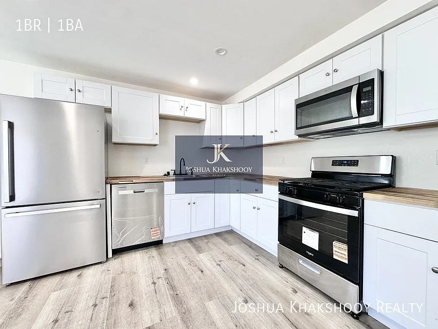 14615 Gilmore St Van Nuys, CA 91411 — Photo 2
