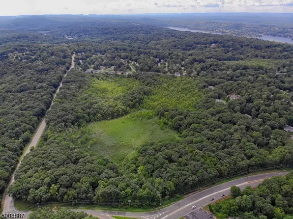 60 Sawmill Rd, Sparta, NJ 07871