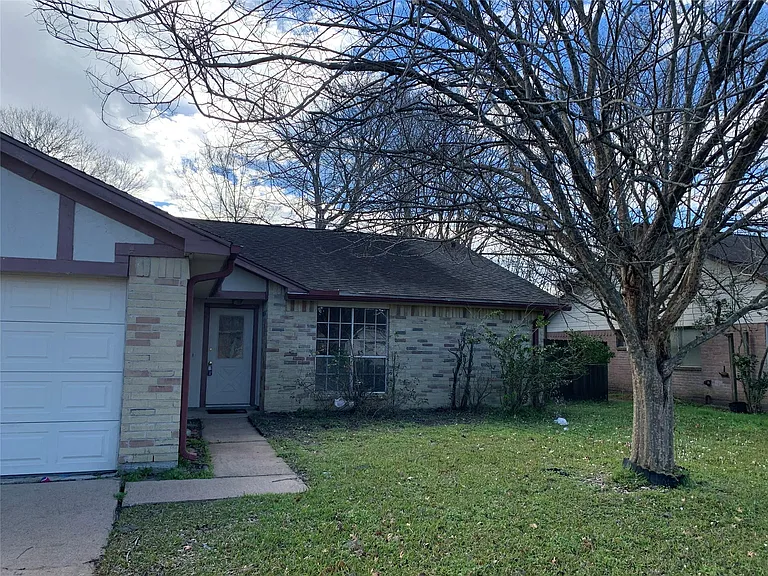 2511 Radcliffe Dr — Photo 2