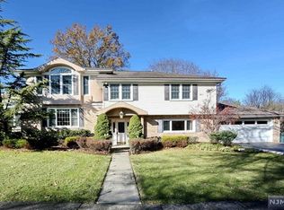 363 Prell Ln, Oradell, NJ 07649