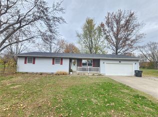 10744 E Aminoff Dr, Effingham, IL 62401
