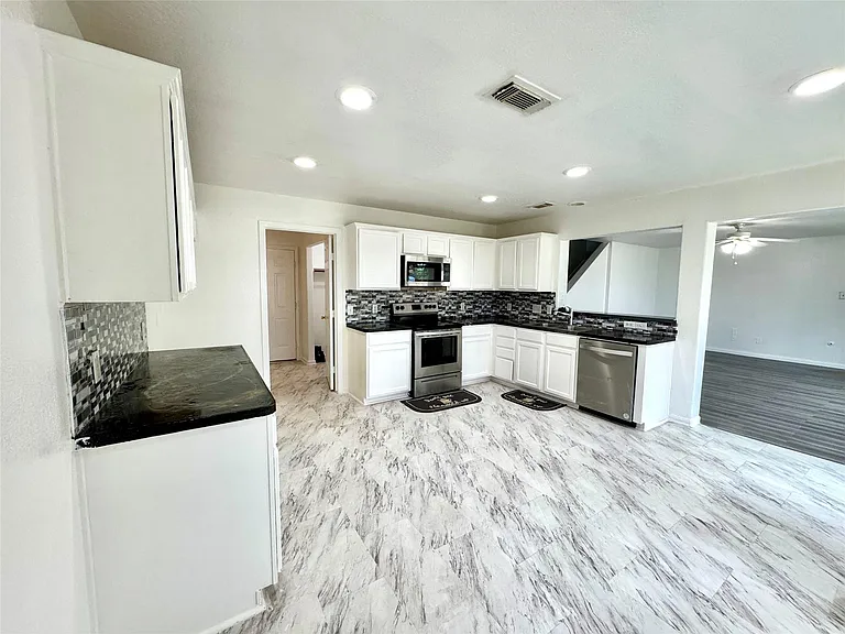8435 Resada Park Ln — Photo 10