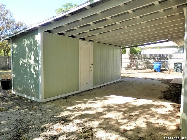 555 N Union Ave — Photo 30