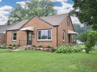 4001 S 55th St, Greenfield, WI 53220
