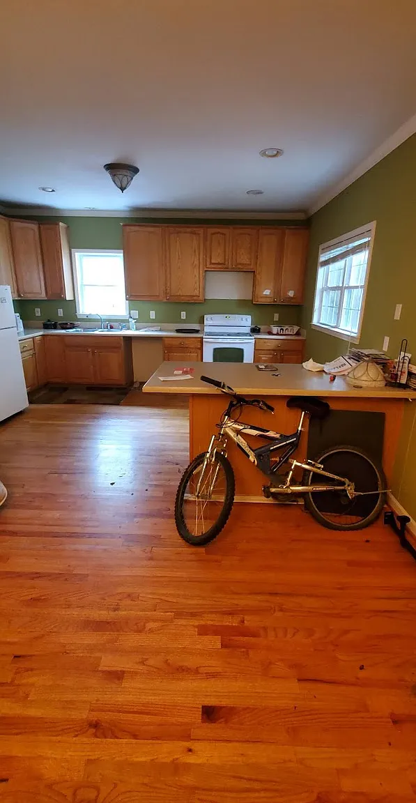 4 bed, 2200 sqft, $750 — Photo 1