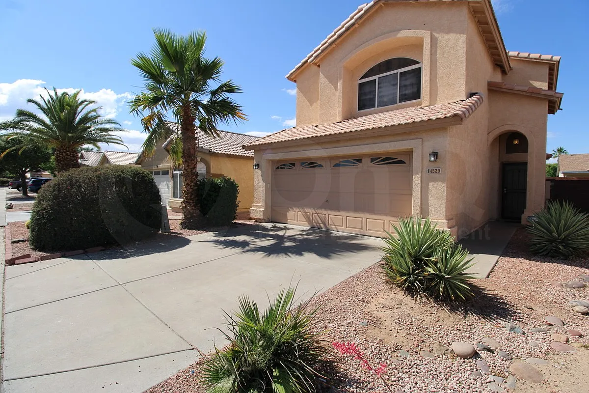 3 bed, 2.5 bath, 1601 sqft, $2,399 — Photo 2