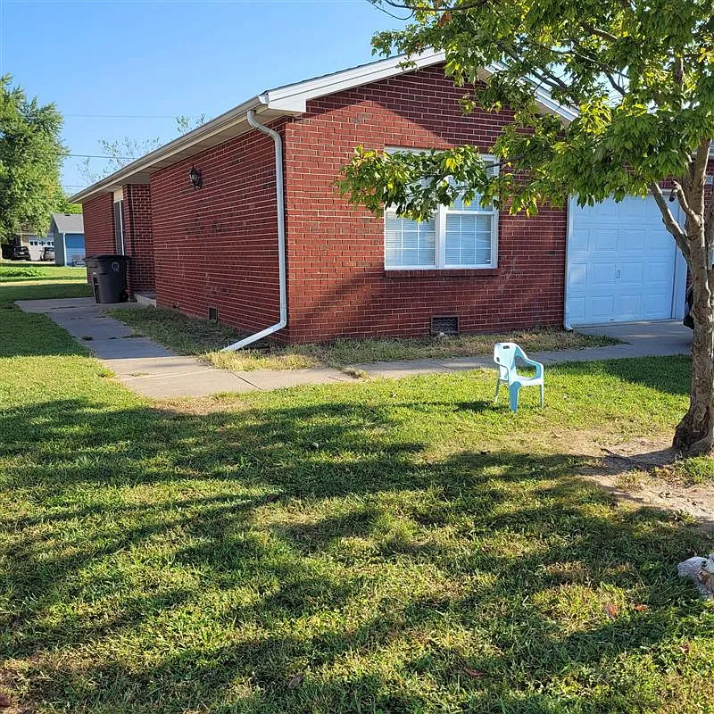 3 bed, 1296 sqft, $1,675 — Photo 1