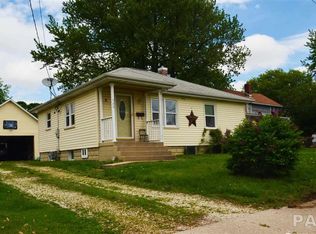 589 E Vernon St, Farmington, IL 61531