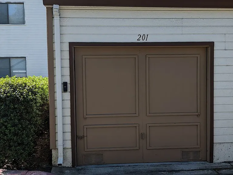 1338 Meadow Ridge Cir — Photo 18