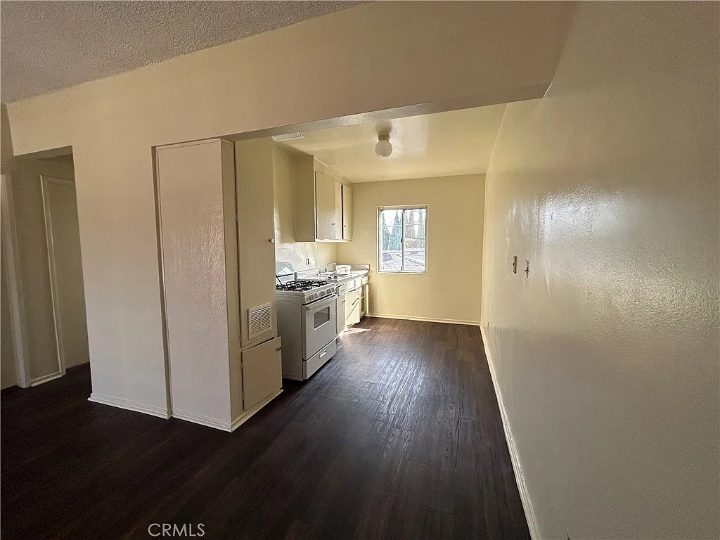 2 bed, 620 sqft, $2,100 — Photo 3