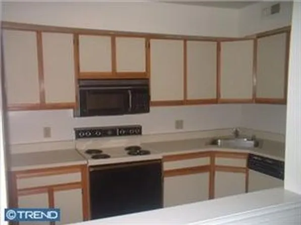 204 Highland Blvd APT G, New Castle, DE 19720