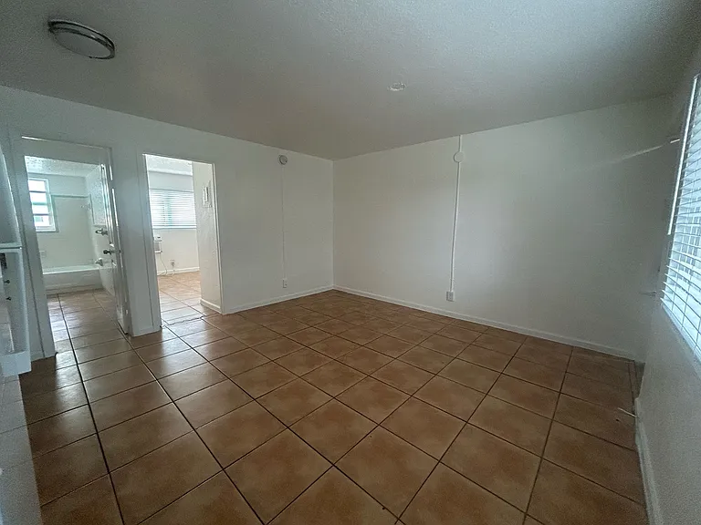 610 NW 7th Ave — Photo 32