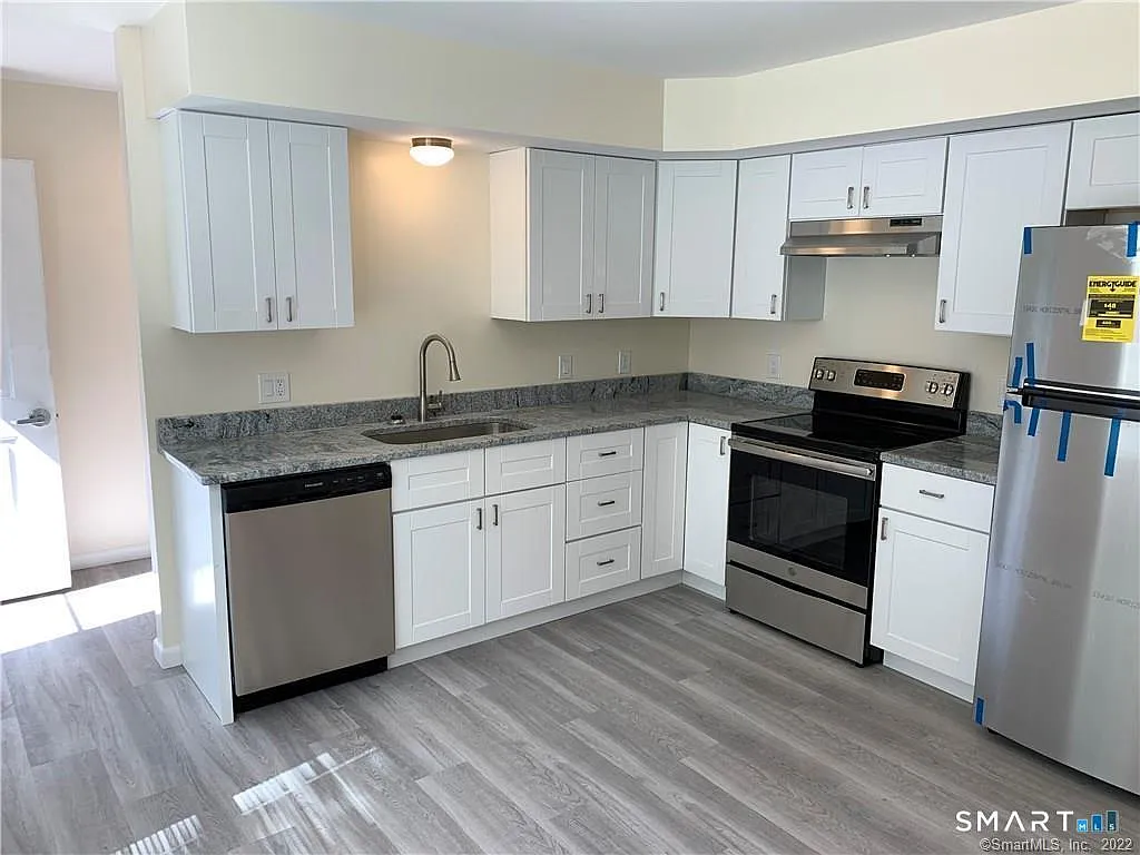 3 bed, 1.5 bath, 1350 sqft, $2,950 — Photo 1