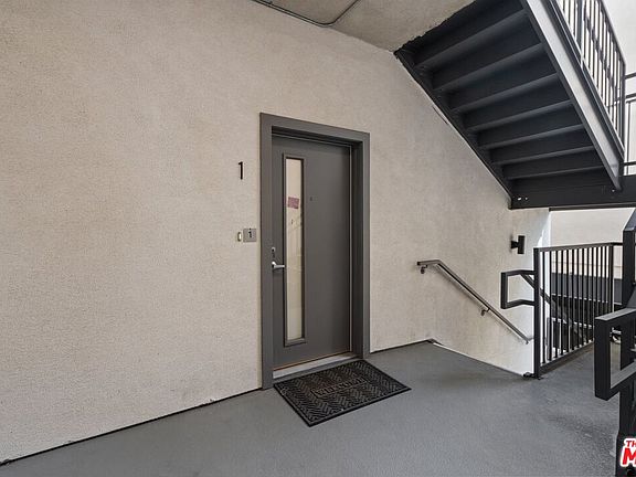 2nd image of 5114 Cahuenga Blvd #3