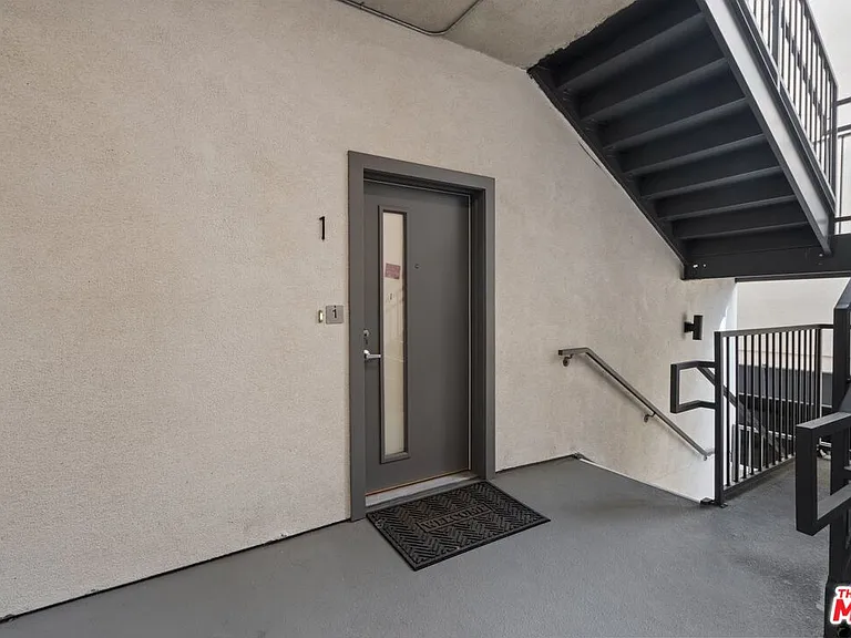 5114 Cahuenga Blvd #3 — Photo 2