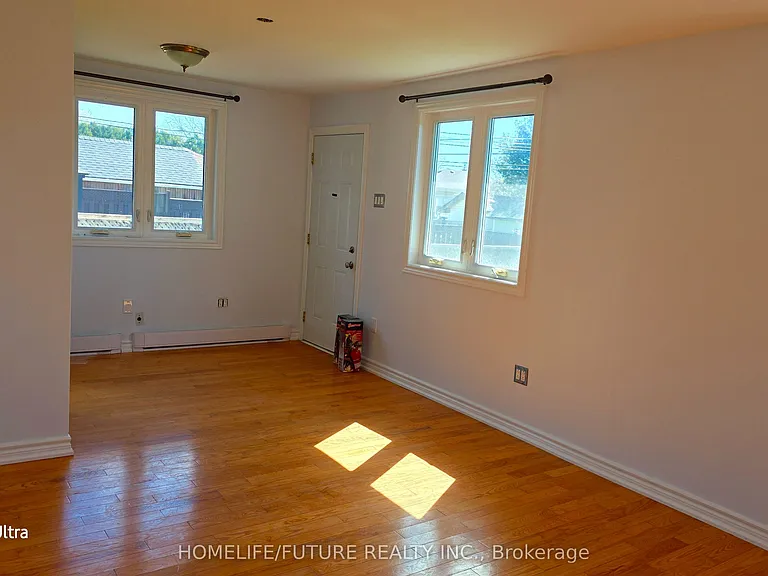 37 Miramar Cres #UPPER — Photo 7