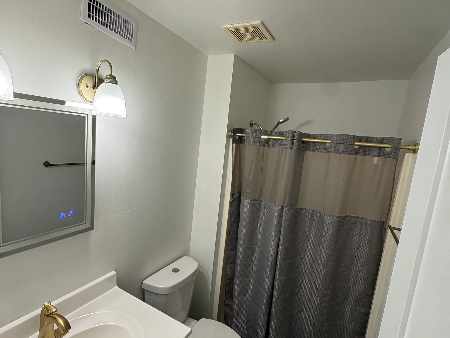 3 bed, 2.5 bath, 1720 sqft, $2,250 — Photo 2