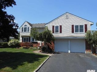 140 Lee Rd, Garden City, NY 11530