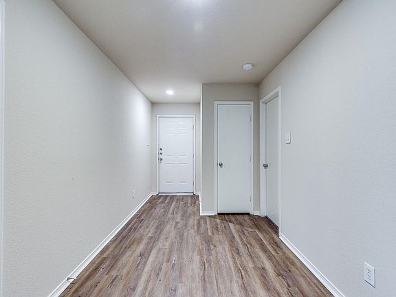 3rd image of 14120 Esperanza Dr