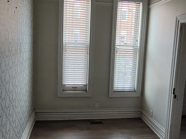 125 Main St W #2 — Photo 11