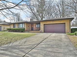 1402 Leyton Dr, Youngstown, OH 44509