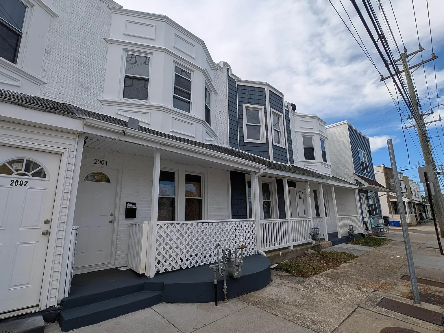 3 bed, 1.0 bath, $2,200 — Photo 1