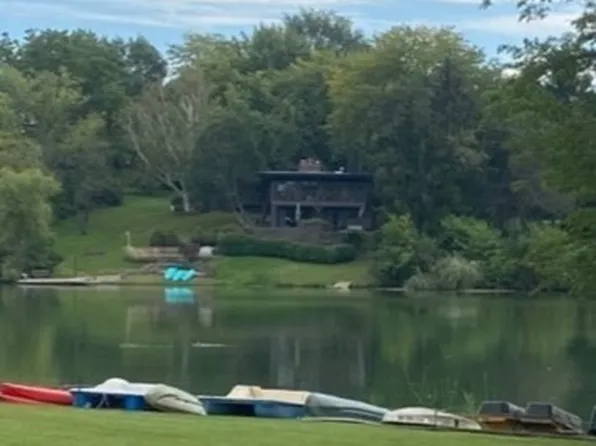 27094 W Lakeview Dr S, Lake Barrington, IL 60084