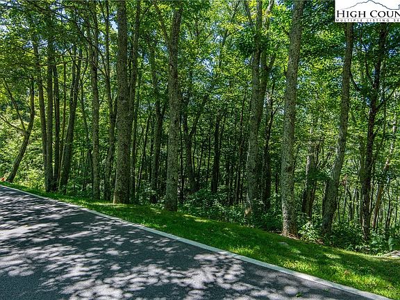 3rd image of 18 Summit Park Dr