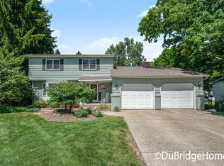2695 Pinesboro Dr NE, Grand Rapids, MI 49525