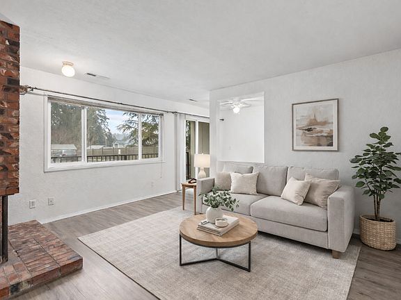 4th image of 9517 NE 180th St APT B104