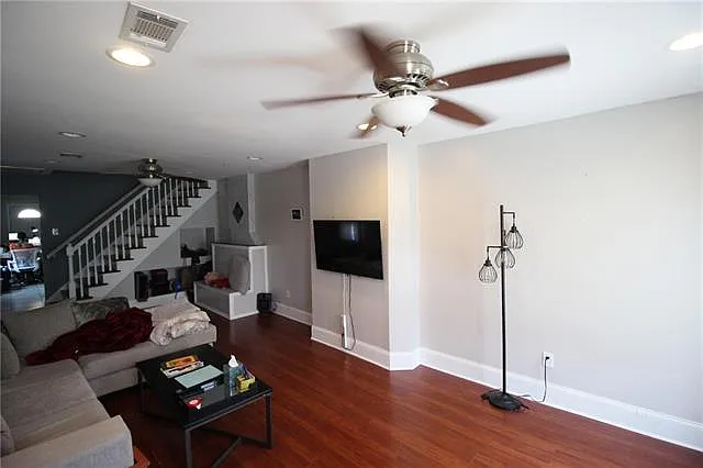 3 bed, 2.5 bath, 1600 sqft, $2,200 — Photo 2