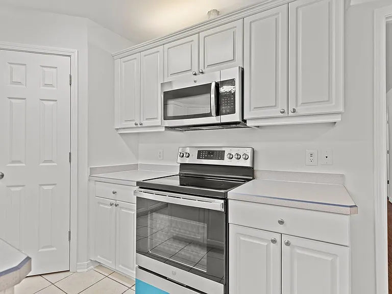 4407 Southminster Cir — Photo 13