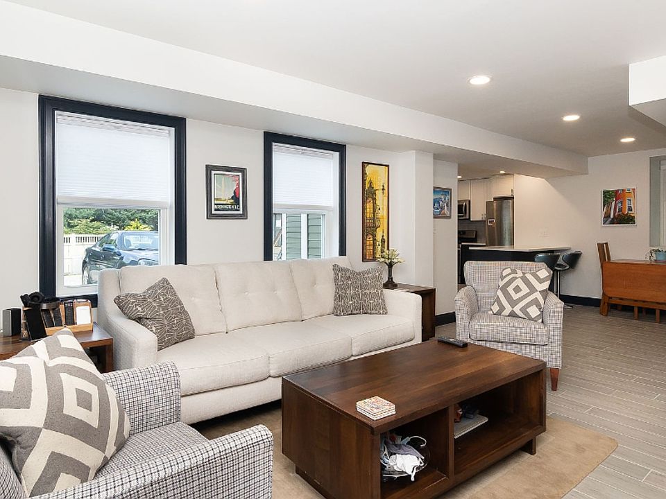 Open concept living room and dinning area