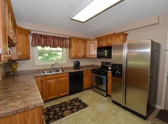 3rd image of 18081 Burton Dr