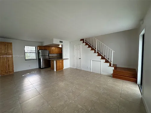 2705 NE 9th Ave Photo 1