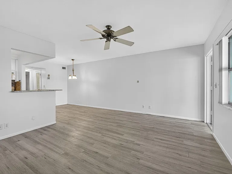 100 Shore Ct #307 — Photo 10