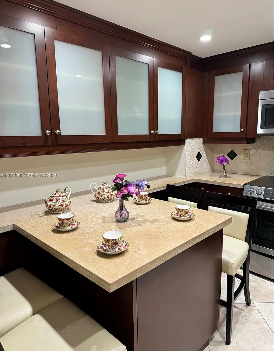 Balmoral Condo — Photo 4