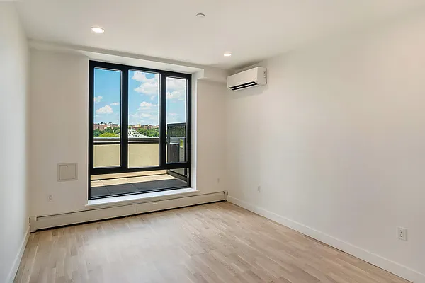 Rented by Bond New York | media 27