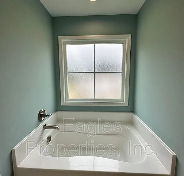 451 Fallingbrook Dr — Photo 21