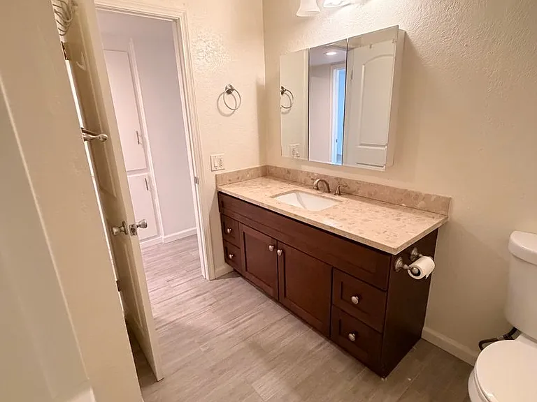 1101 W Macarthur Blvd #298 — Photo 18
