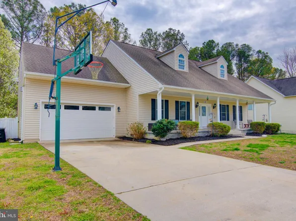 202 Santa Maria Ave, Colonial Beach, VA 22443