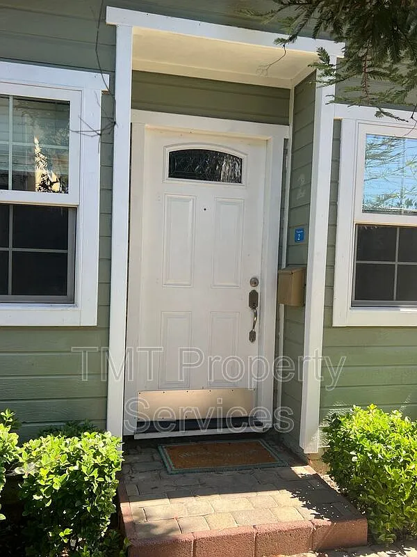 2 bed, 1.5 bath, 900 sqft, $2,000 — Photo 4