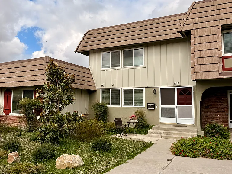 4729 Larwin Ave — Photo 1